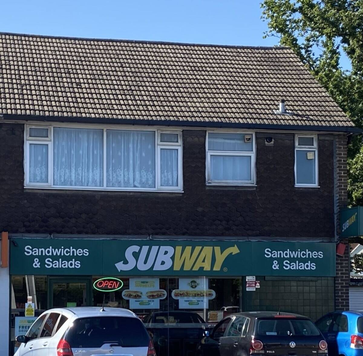 High Demand Commercial Mixed-Use Property in Reading, Berkshire with Ample Parking Photo 4