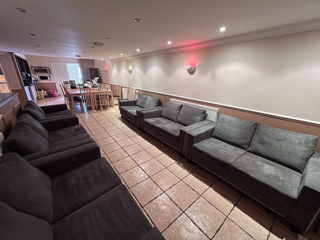 Prime Freehold Commercial Unit for Sale in Rayleigh's Brook Road Industrial Estate Photo 3