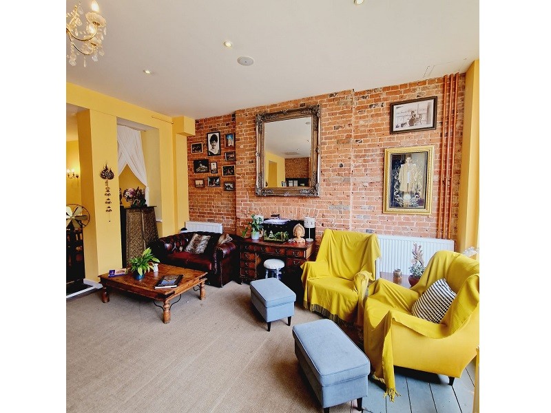 Highly Rated Thai Restaurant and Accommodation in Alton Hampshire for Sale Photo 3