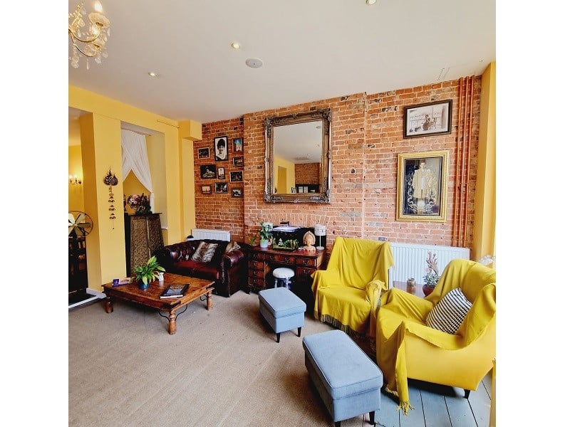 Highly Rated Thai Restaurant and Accommodation in Alton Hampshire for Sale Photo 3