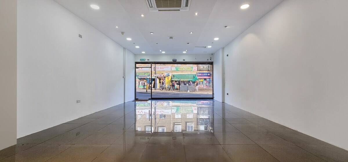 1000 sqft shop/restaurant for rent on the busy Ealing road in Wembley. Photo 1