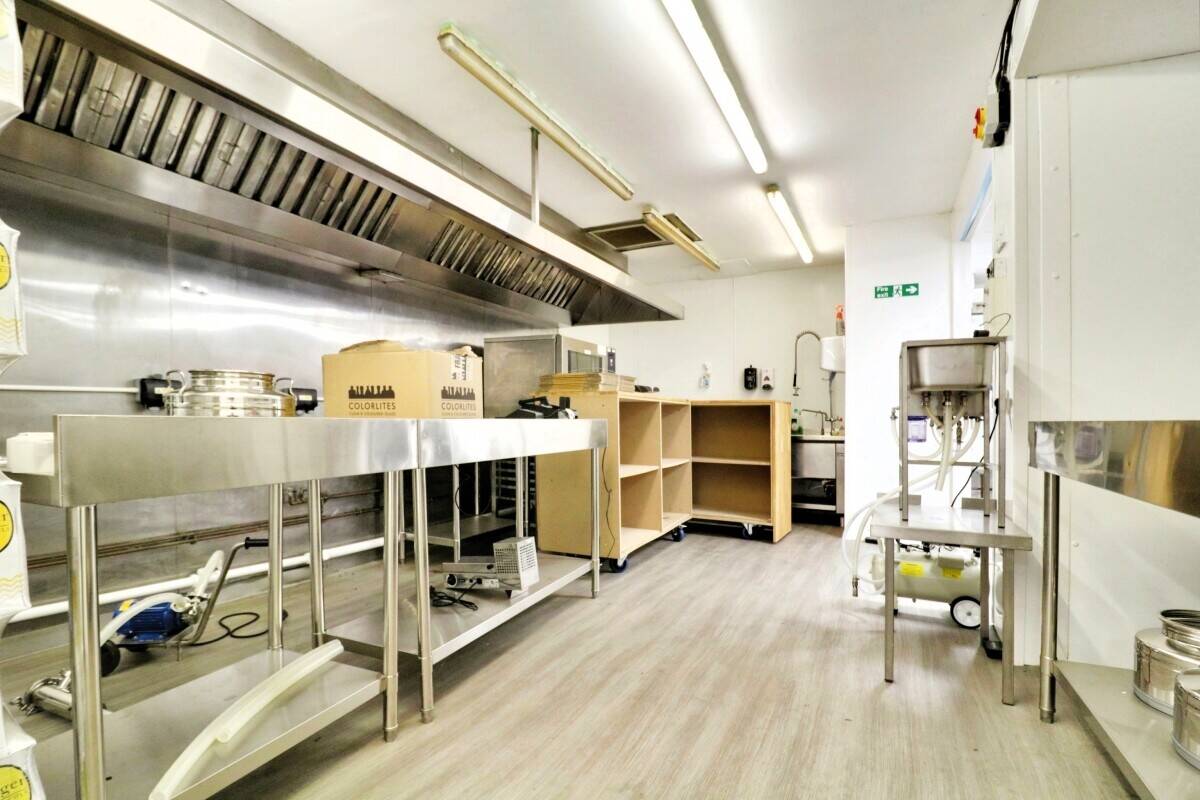 High-Standard Commercial Kitchen/Industrial Unit for Sale in Southend on Sea, Essex Photo 3