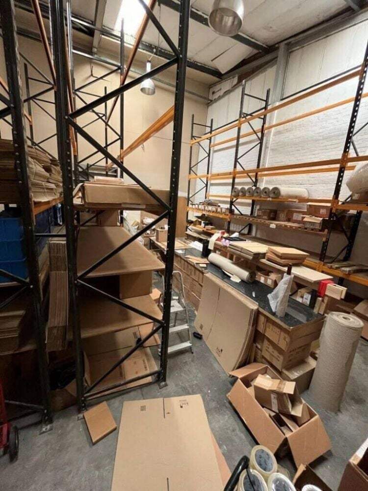 Spacious Multi-Use Warehouse in Surbiton, London with Parking and Excellent Access Photo 3