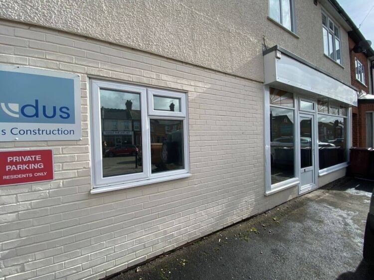 Ground Floor Commercial Premises with Yard at Rear to Let in Tilehurst, Reading, Berkshire Photo 3
