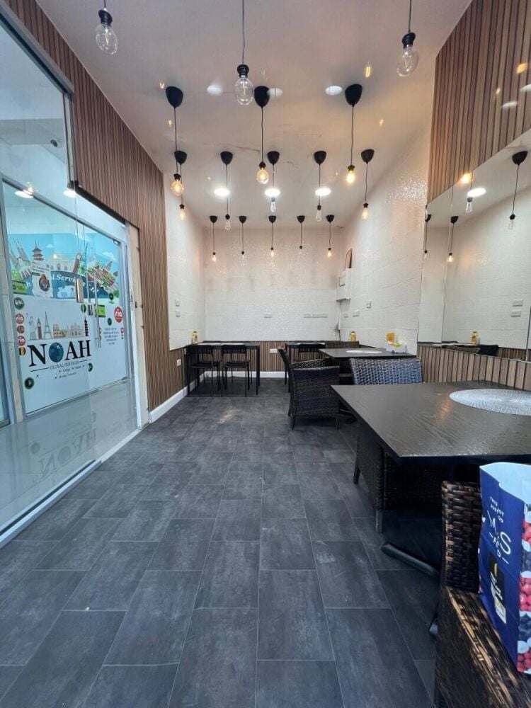 Shop to let located at green lane next to goodmayes station Photo 3