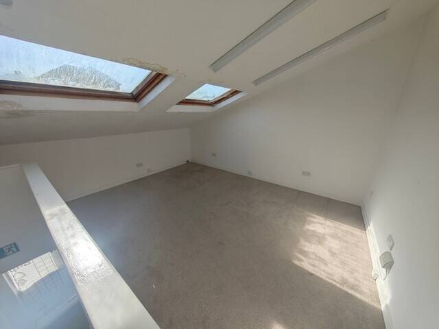 RETAIL SHOP / OFFICE / SHOWROOM / STUDIO PRICE: £6,000 PER ANNUM TO LET COLCHESTER - ESSEX Photo 3