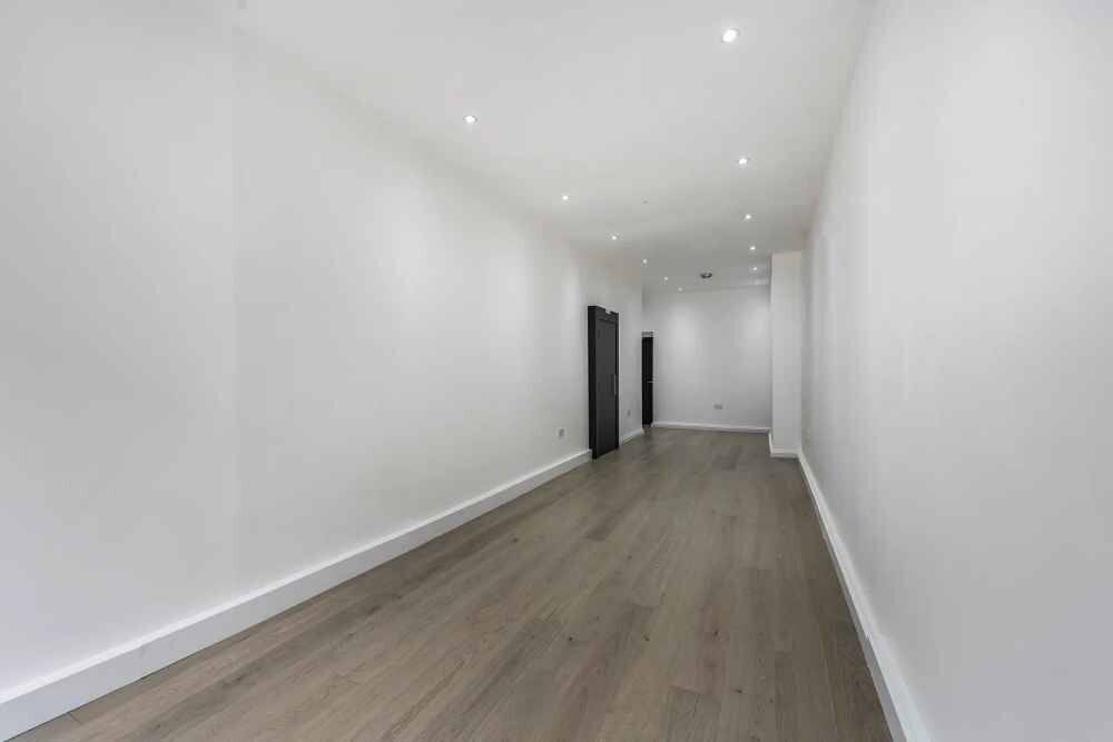 Prime Property with 0 business rates and basement in Harlesden town center Photo 4