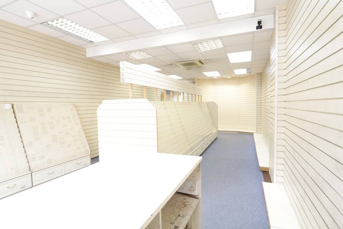 RETAIL SHOP - APPROX. 1,745 SQ. FT. Photo 3