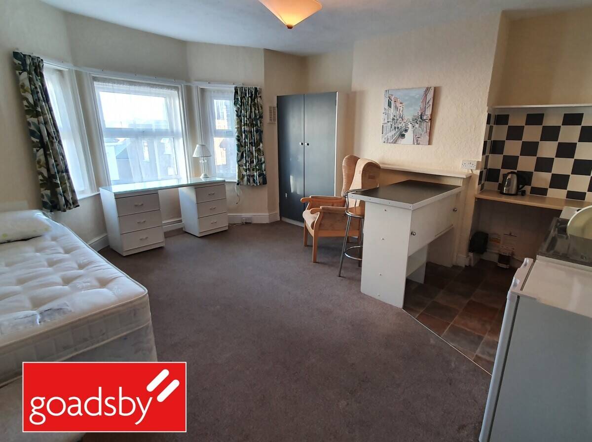 Refurbished HMO Corner Property in Bournemouth - Ideal for Airbnb or Home & Income Photo 3
