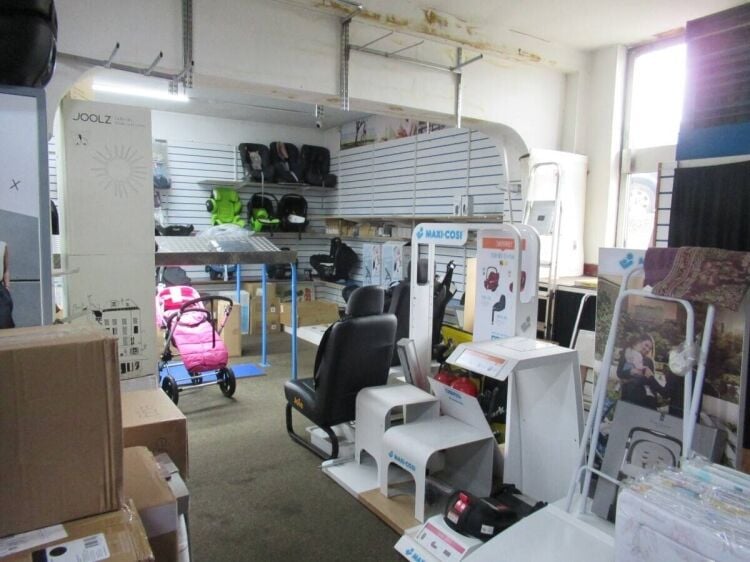 Prime Location Showroom and Four-Storey Commercial Building for Lease in Blackburn Photo 3