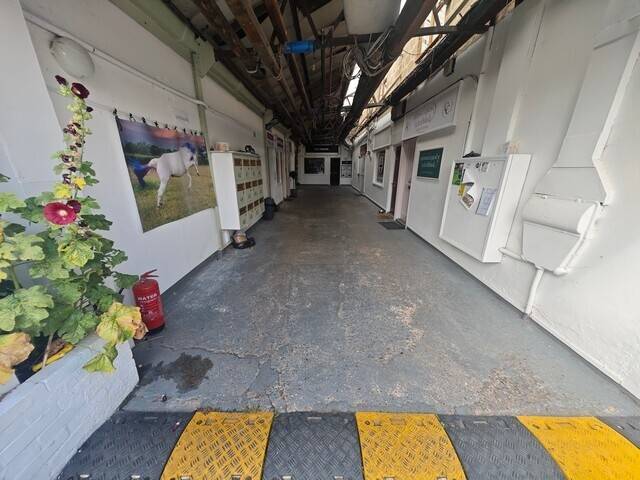 E-CLASS RETAIL / OFFICE / SHOWROOM / STUDIO PRICE: £6,000 plus VAT PER ANNUM TO LET – LEASEHOLD Photo 3