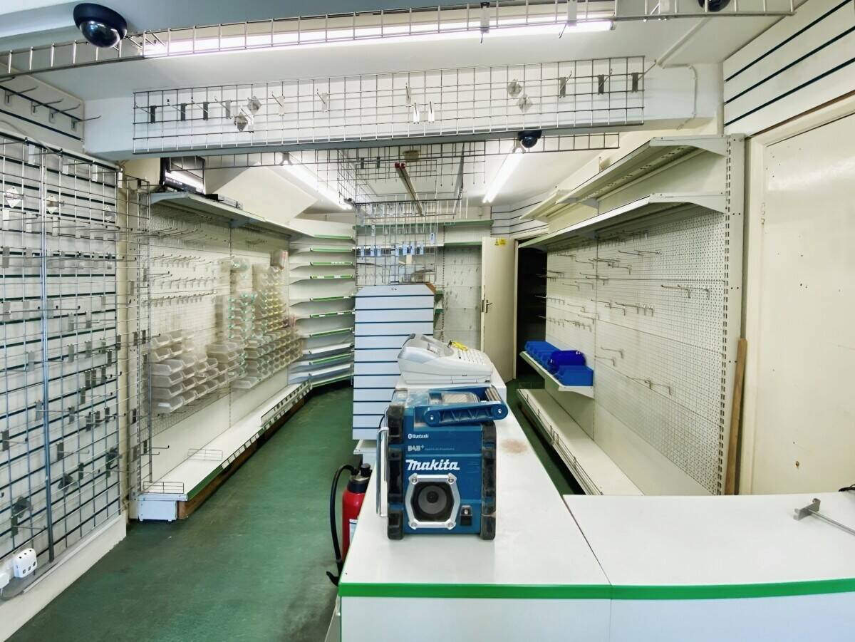 Prime Ground Floor Commercial Space Available for Rent in Tilehurst, Reading Photo 3