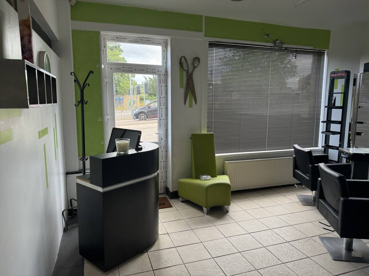 Prime Spot Ex Professional Hair Salon for Rent in Huddersfield West Yorkshire Photo 3