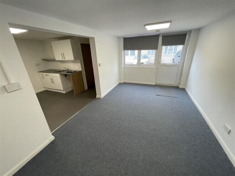 Range of Business Units in Teignmouth To Let For Sale in Teignmouth Photo 3