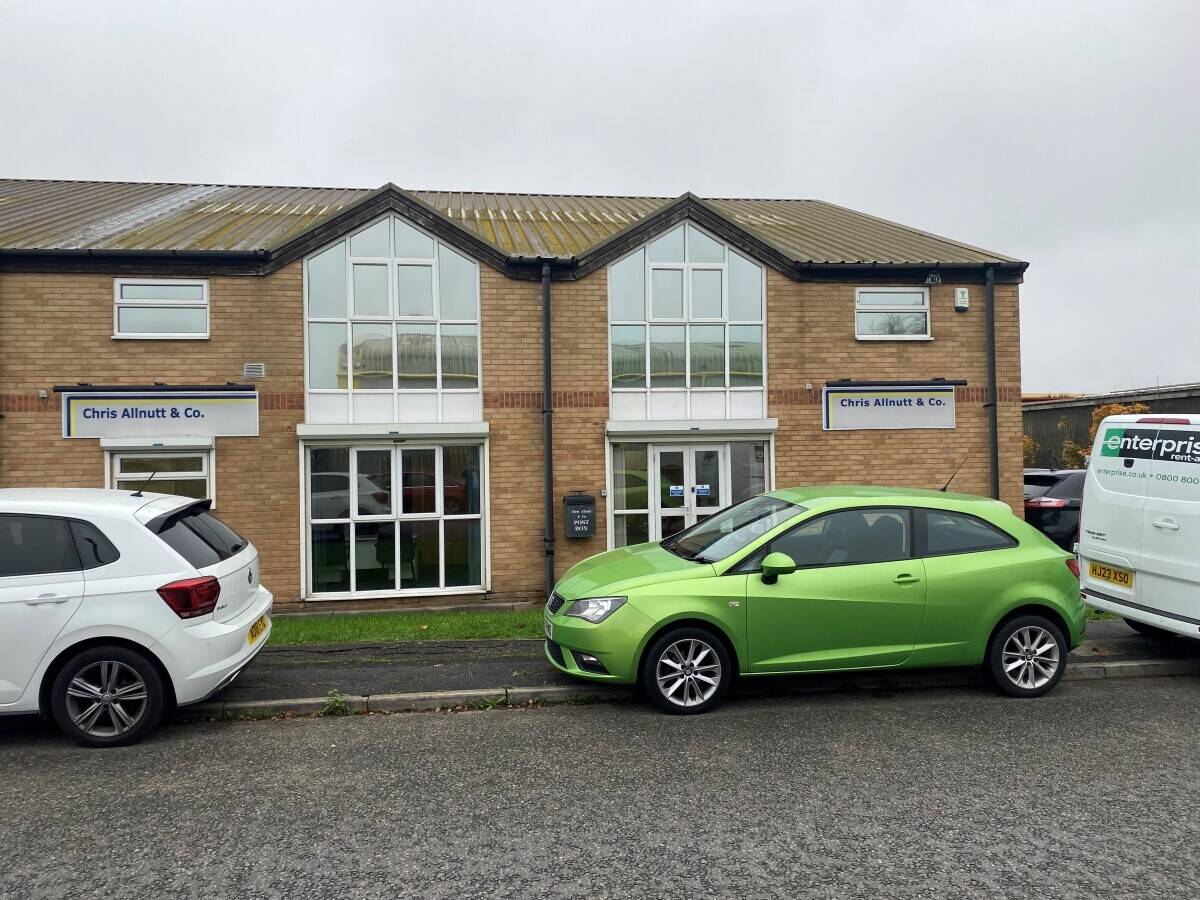 LIGHT INDUSTRIAL WAREHOUSE WITH GROUND & FIRST FLOOR OFFICES APPROX 3,000 SQ FT Photo 3