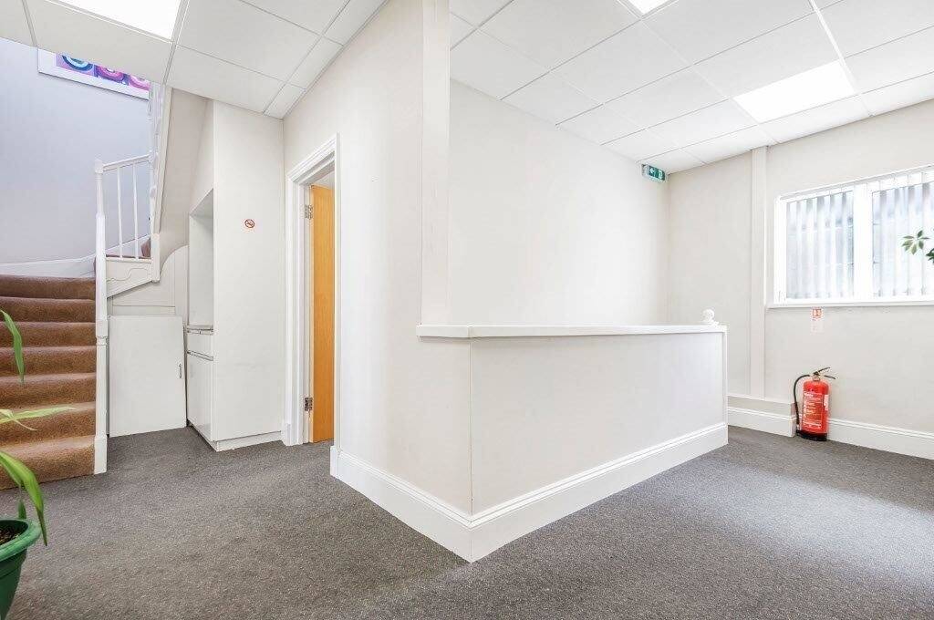 Versatile Freehold Office/Development Property in Prime London Street, Reading Location Photo 3