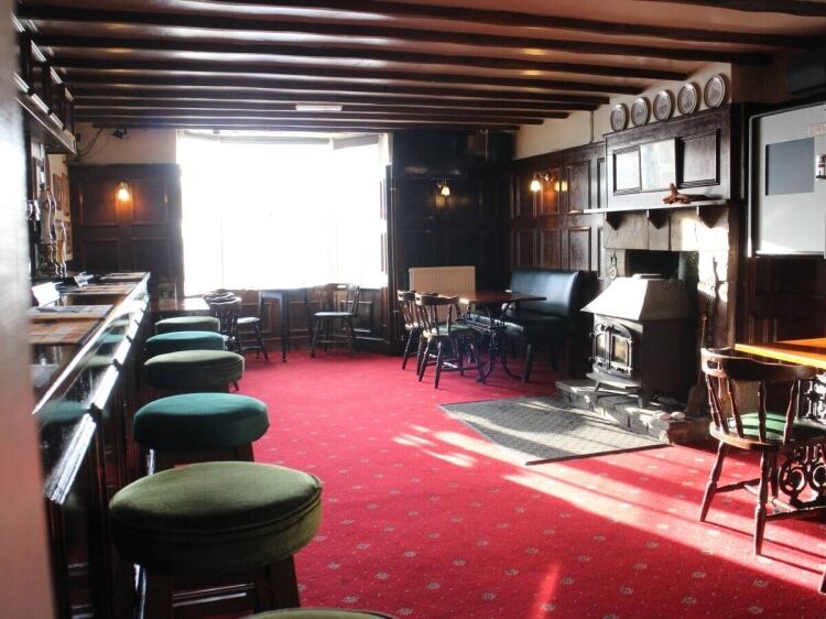 Prime 3-Bedroom Public House with Parking in South Lincolnshire Village for Sale Photo 3