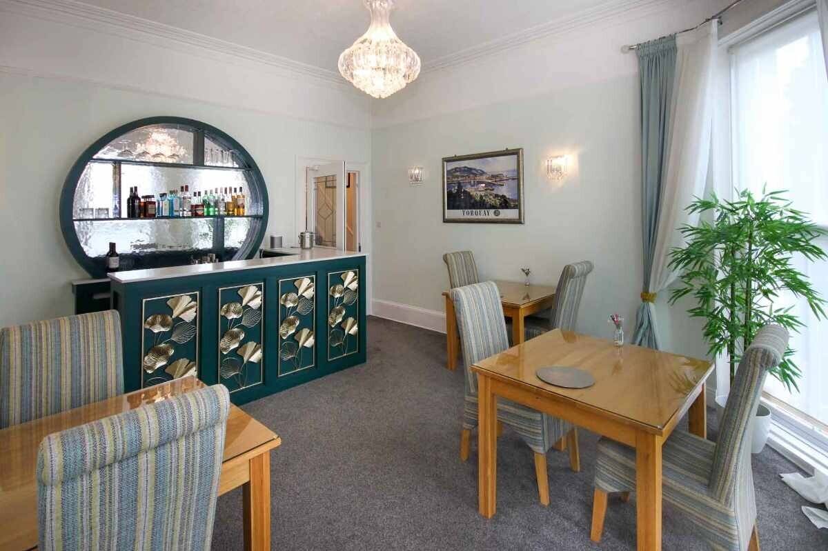 Turnkey Opportunity: Luxurious 5-Star Guest House in Tranquil Torquay Devon Photo 3