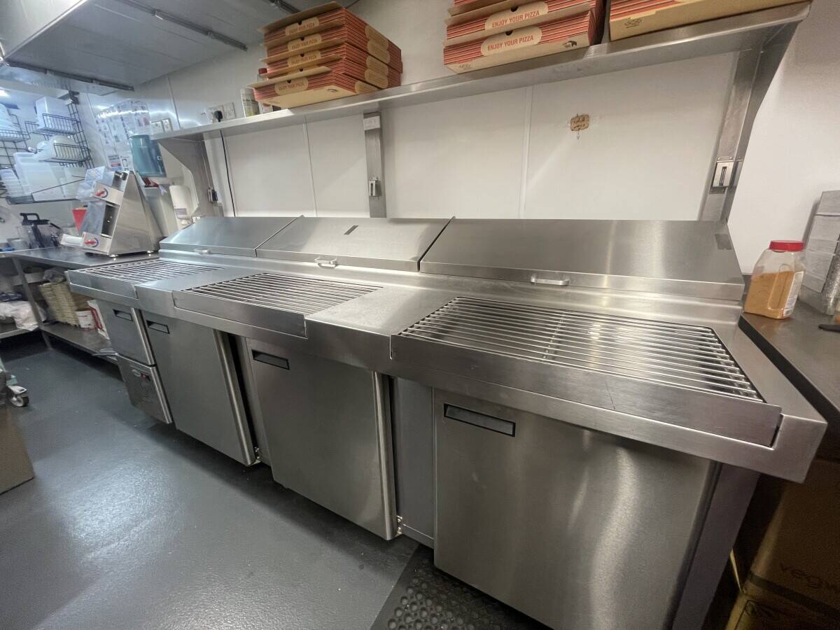 Incredible Opportunity to Take on this Well established commercial unit Photo 3