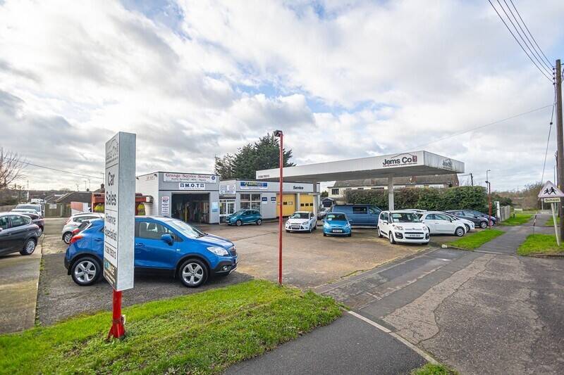 Prime Rayleigh Location with Approved Plans for 26 Luxury Apartments Photo 3