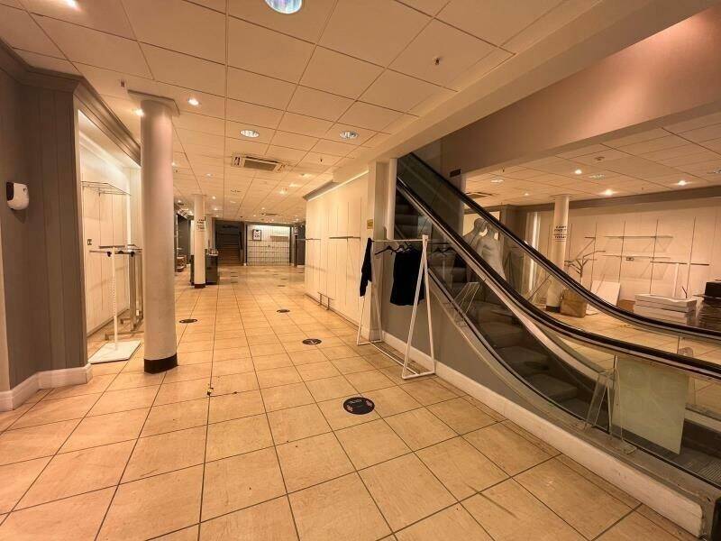 Grade II Listed Commercial Property with Ground Floor and Basement Space in Southend on Sea Essex Photo 3