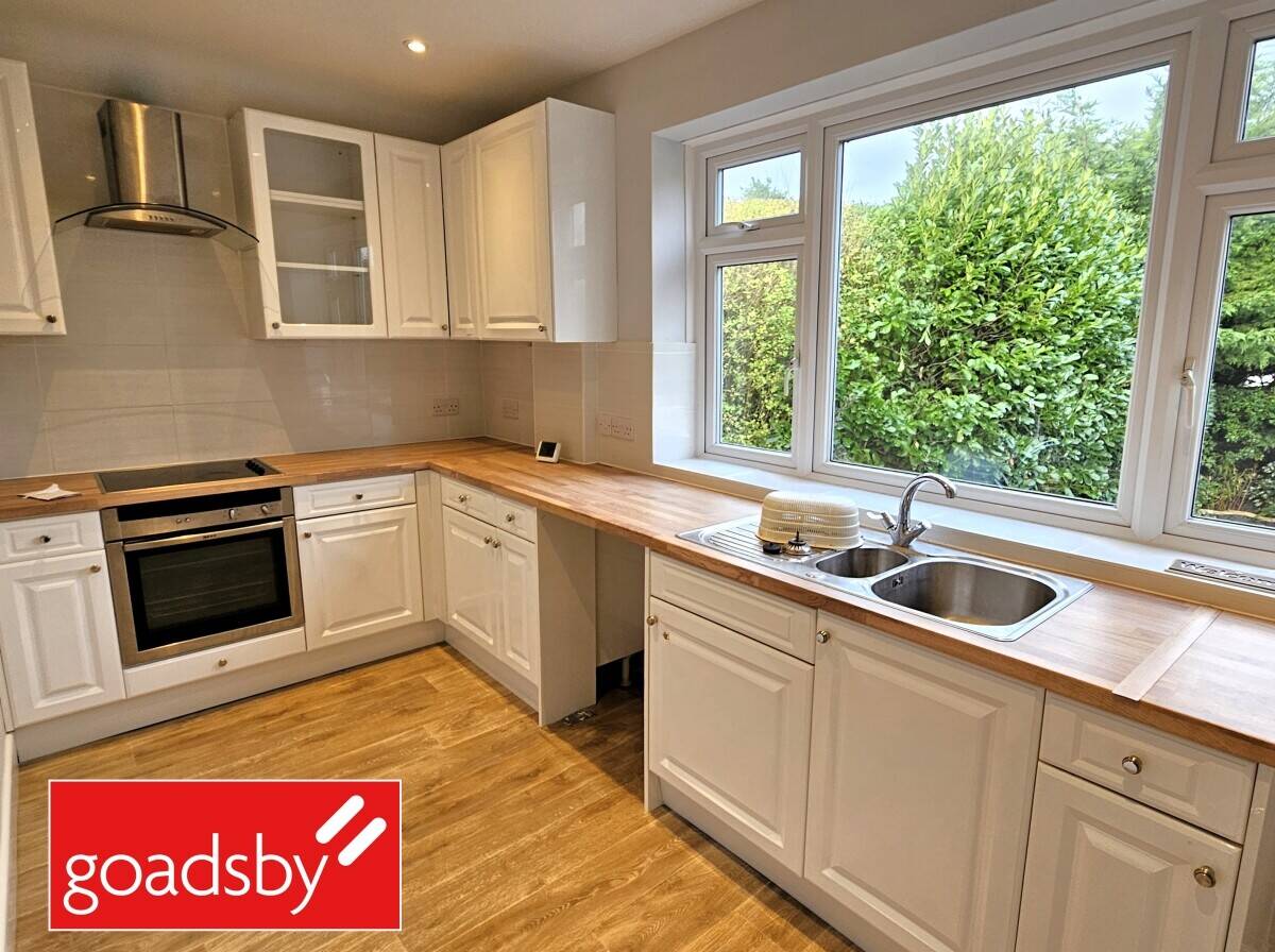 Sought-After Bournemouth Location Commercial Property Ideal for Home & Income Investment Photo 3