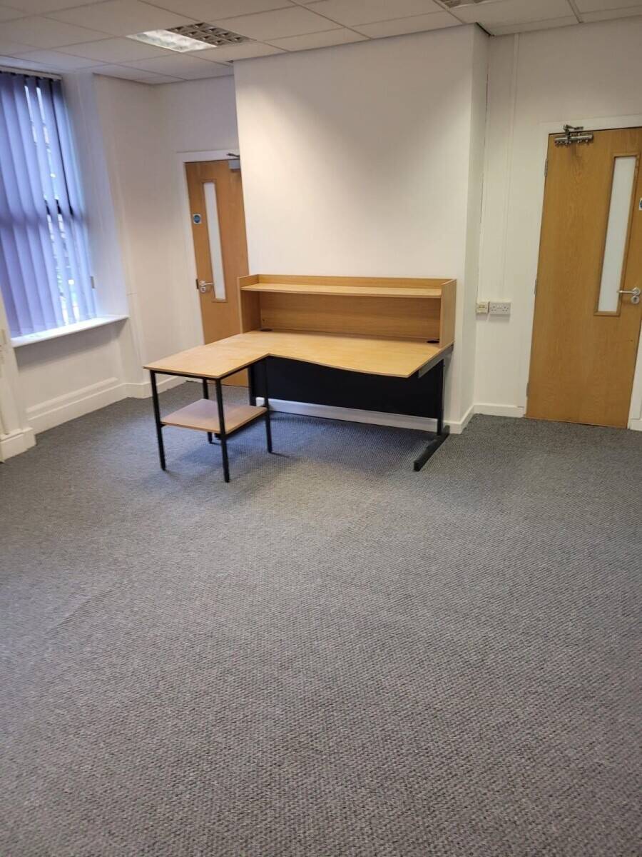 First Floor Offices To Let in Darwen Photo 3