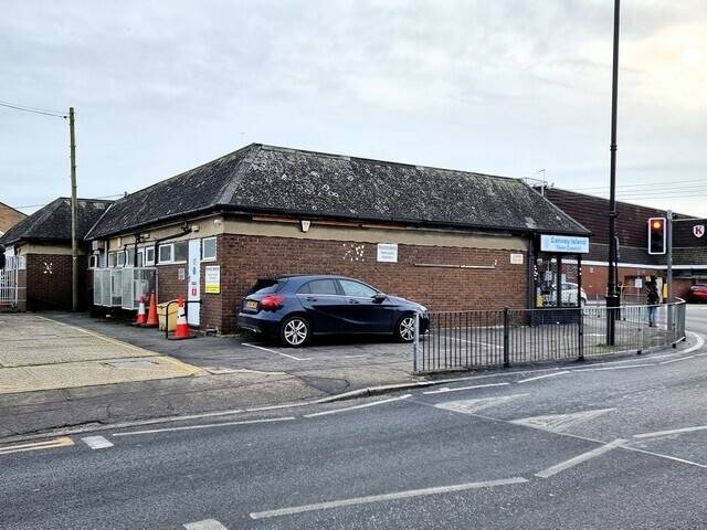 LOCK UP SHOP/OFFICE WITH CAR PARKING PRICE: £12,000 PER ANNUM - LEASEHOLD LOCATION – HIGH STREET Photo 3