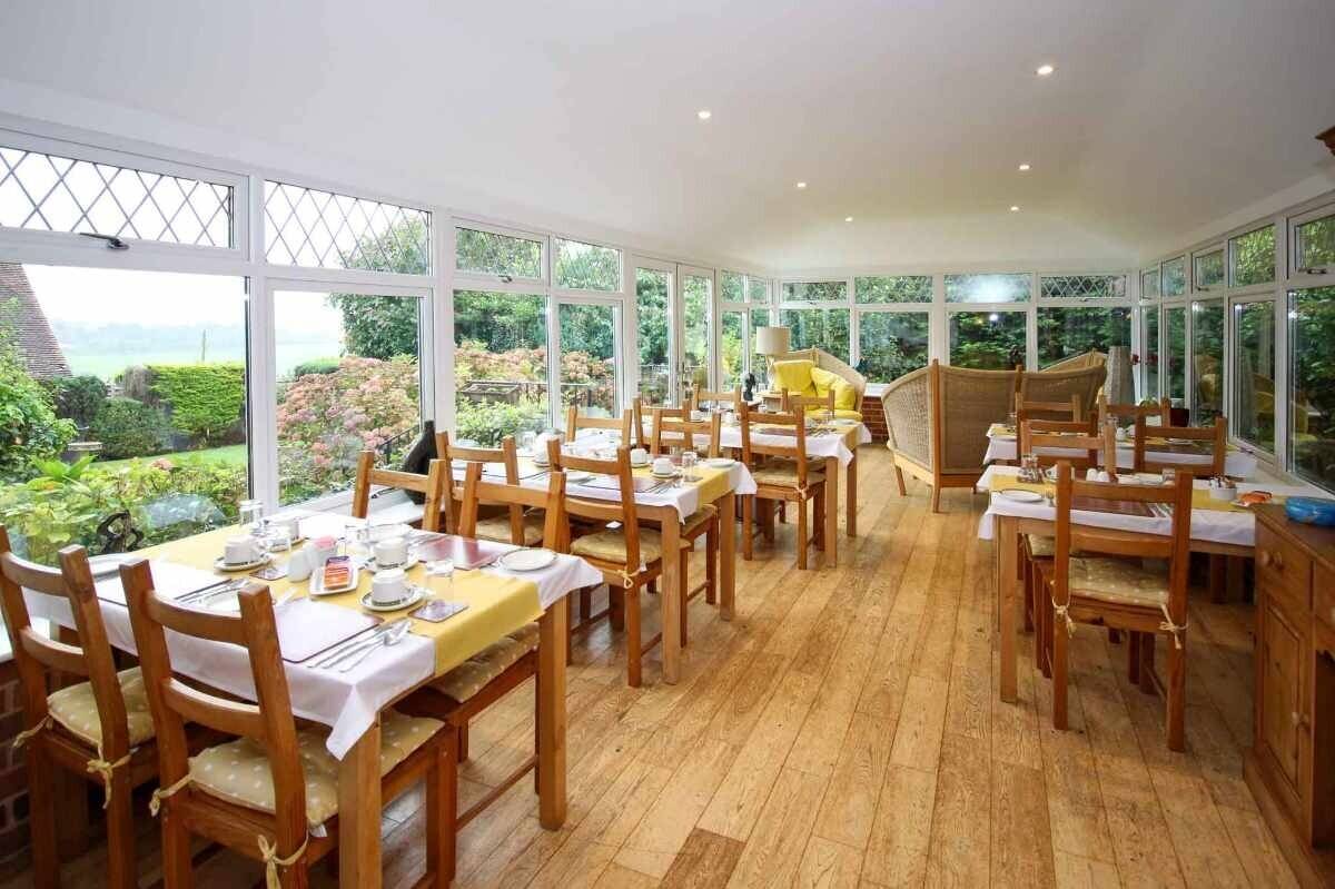 Guest House with Seven Letting Rooms and Two Luxury Apartments in Brixham Devon Photo 3
