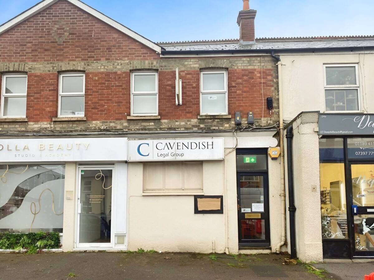 Commercial Premises over two levels to let in Tilehurst, Reading, Berks - Circa.1250sq.ft Photo 4