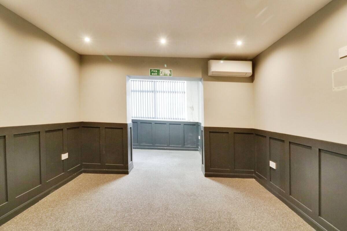 MODERN OFFICE - HIGH ROAD, BENFLEET Photo 4