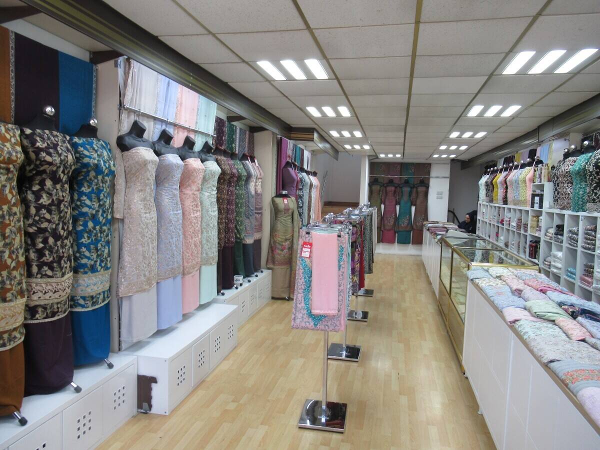 Prime Retail Showroom Available for Lease in Whalley Range, Blackburn Photo 3