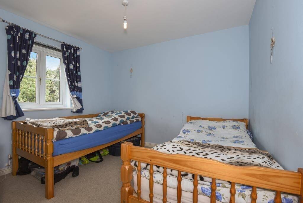 4 Bedroom House available for Supported Accommodation in Deer Park, Witney Photo 2
