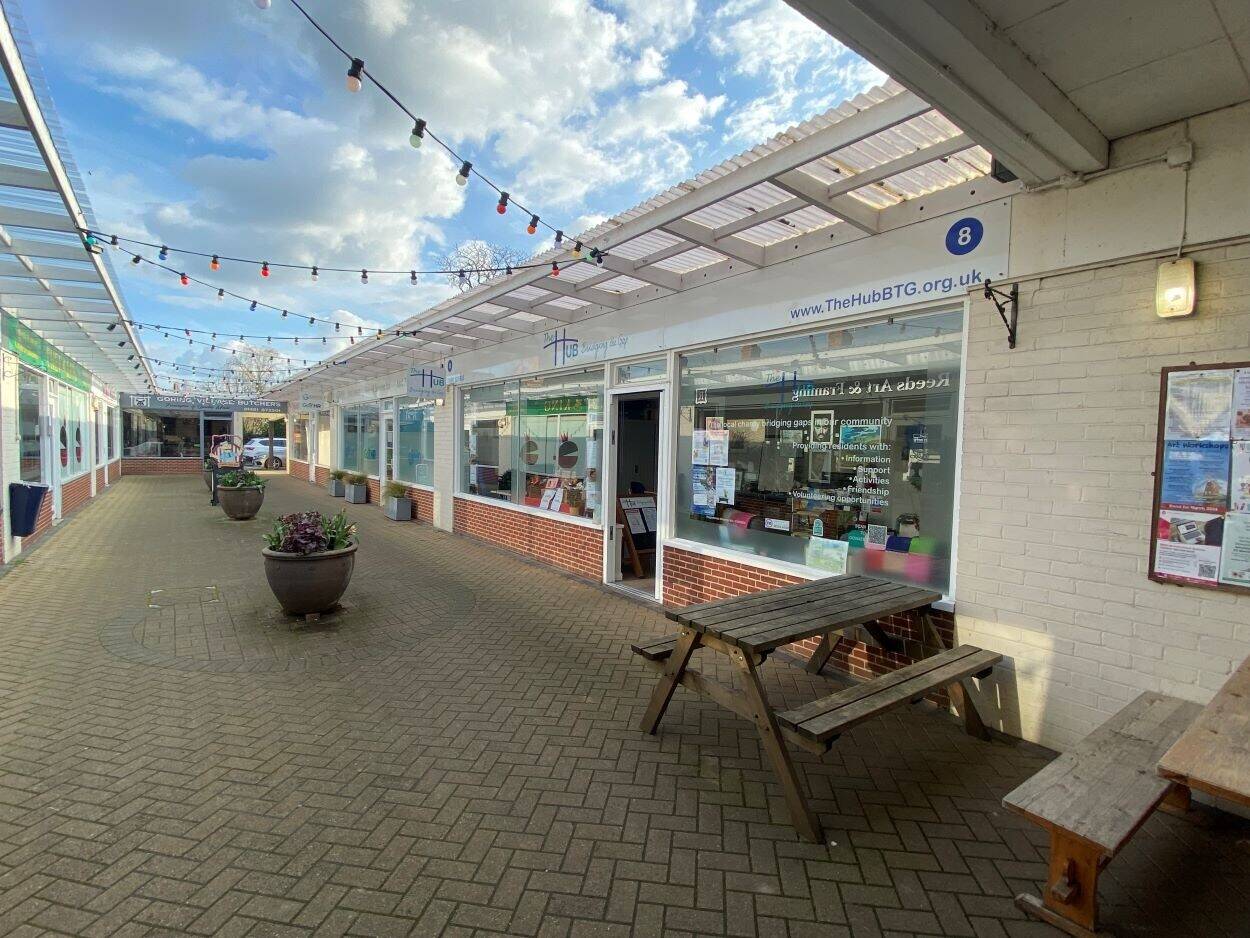 Spacious Commercial Premises To Let in Goring On Thames in Shopping Arcade Photo 3