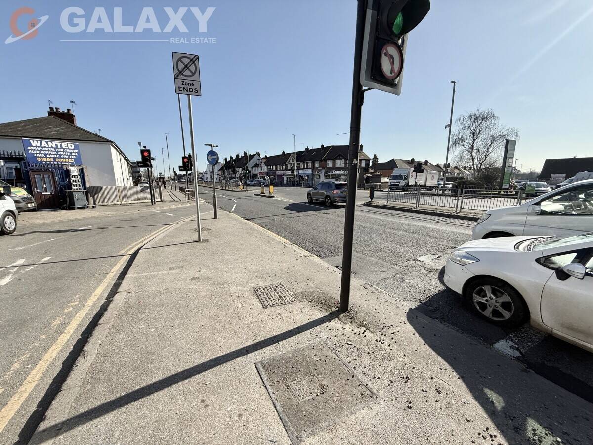 Fully Equipped A3 Restaurant & Takeaway – Prime Uxbridge Road Location – Lease for Sale! Photo 3