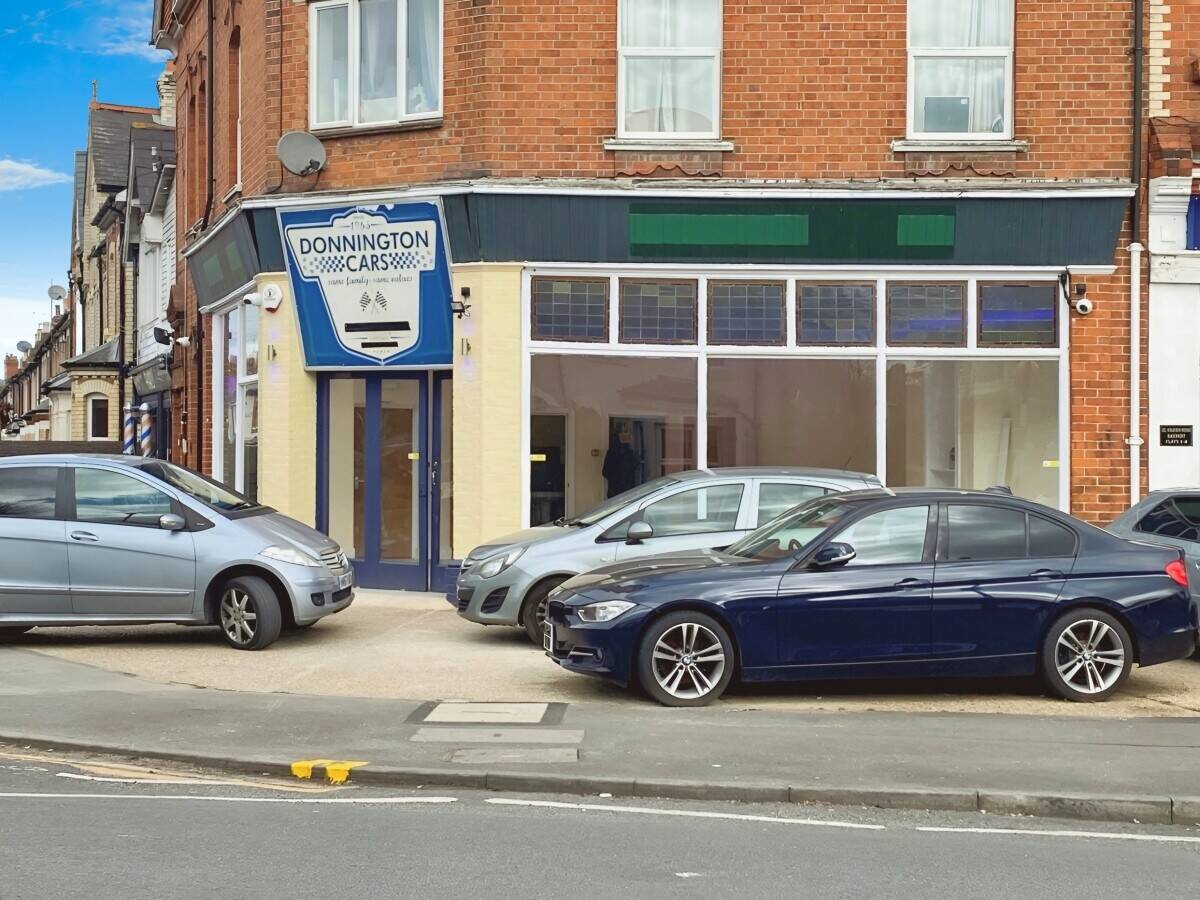 Refurbished Motor Showroom and Workshop To Let in Reading, 37 Erleigh Road - Available Immediately Photo 3