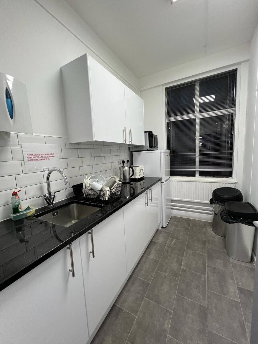 Prime High Road, Ilford Location - Furnished Service Office Available to Rent Photo 3