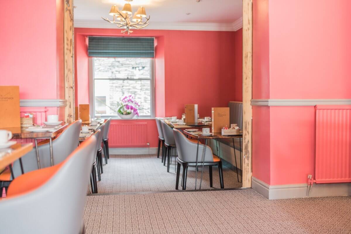 Prime Restaurant and Bar Lease Opportunity in Ambleside's Heart Photo 3