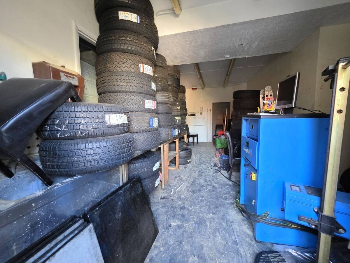 YARD & STORE Photo 3