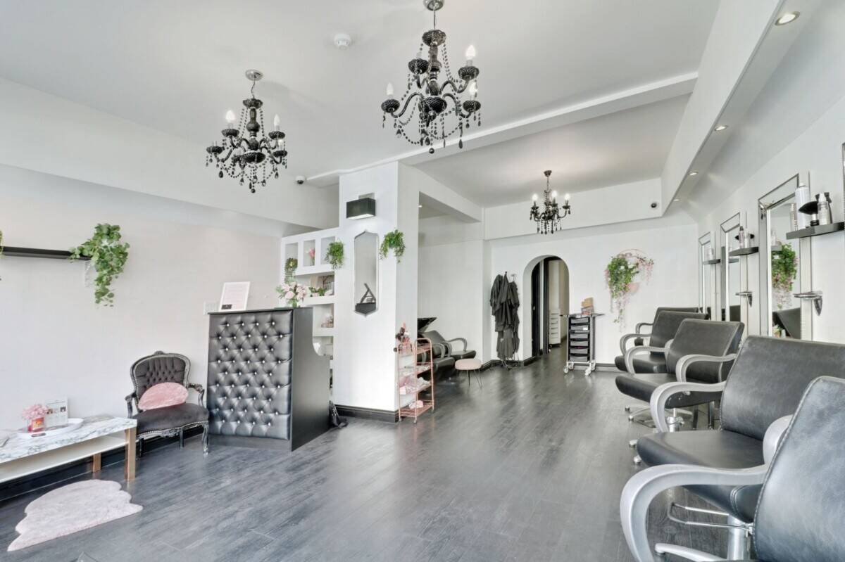 Prime Location Hair & Beauty Salon in Westcliff-on-Sea Ready for Immediate Operation Photo 3
