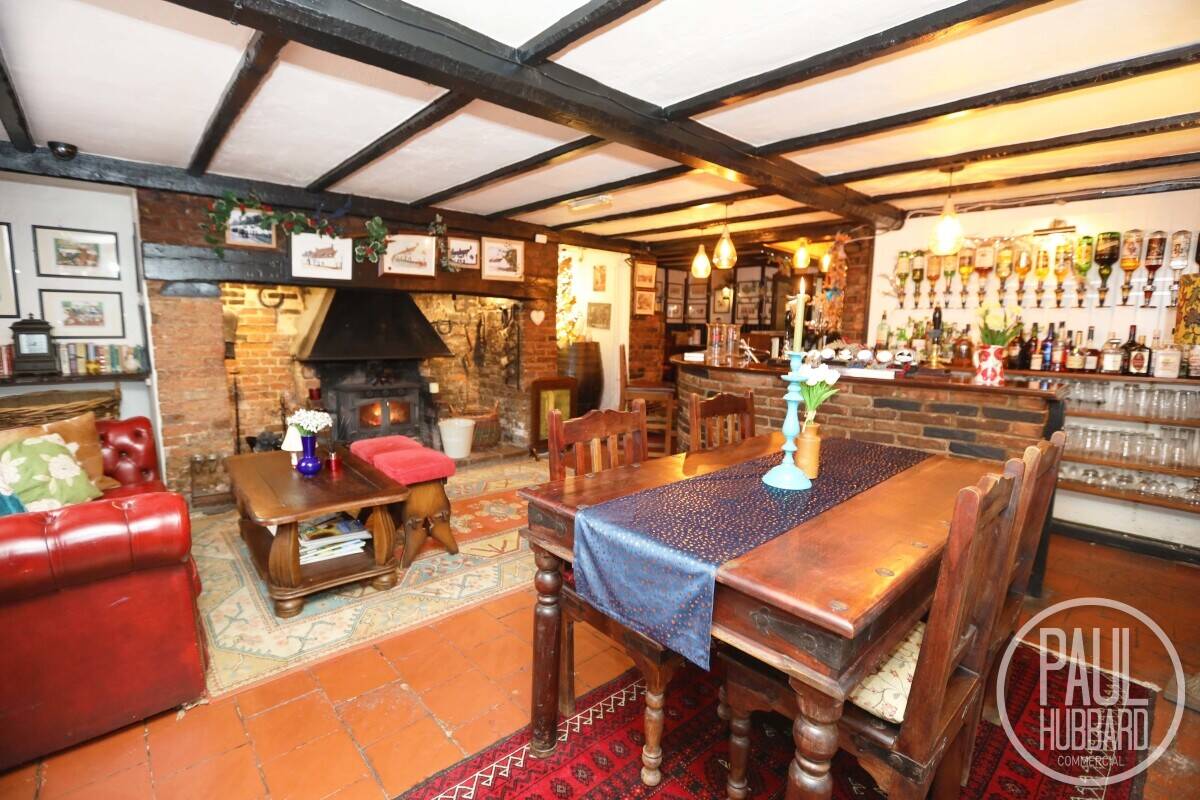 Charming Grade II Listed B&B in Norfolk with Separate Cottage and Expansion Potential Photo 3
