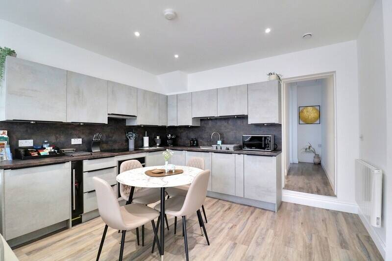 Prime Freehold Holiday Apartments in Walton on the Naze, Ideal Airbnb Investment Photo 3