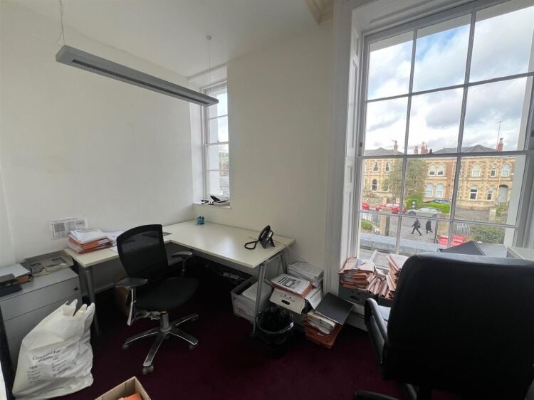 Grade II Listed Office Space with Modern Amenities in Bristol's Prime Location Photo 3