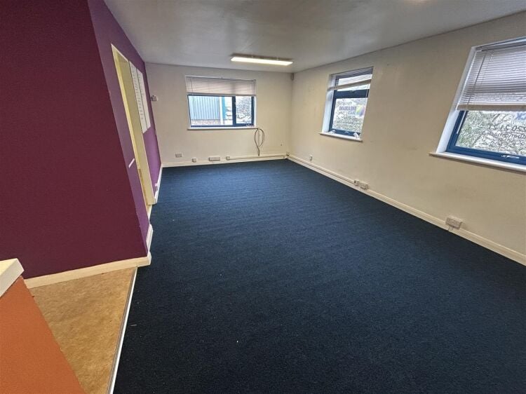 Self-Contained First Floor Offices in Bristol with Allocated Parking Spaces Available for Rent Photo 3