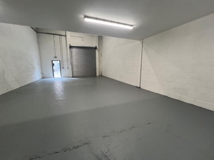 Prime Industrial and Retail Units Available for Rent in Central Bristol Photo 3