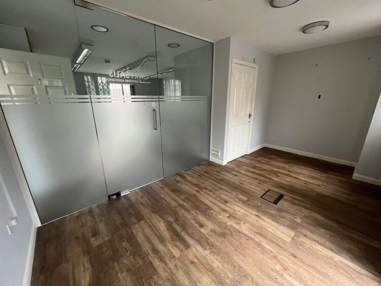 Double Fronted Office Space for Sale in Bristol, Ideal for Residential Redevelopment Photo 3