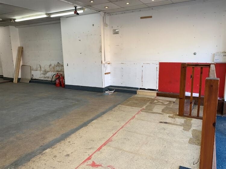 Prime Ground Floor Retail Space Available on Bustling Henleaze Road, Bristol Photo 3
