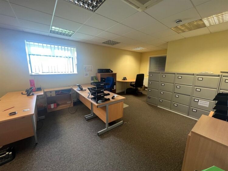 First Floor Modern Office with Parking in Bristol Available to Rent Photo 3