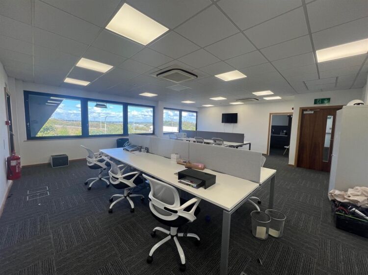 Renovated Top Floor Office with Modern Amenities in Prime Bristol Location Photo 3