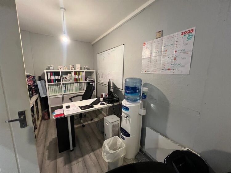 Prime Commercial Property in Bedminster Bristol, Let to Long-Standing Taxi Operator Photo 3